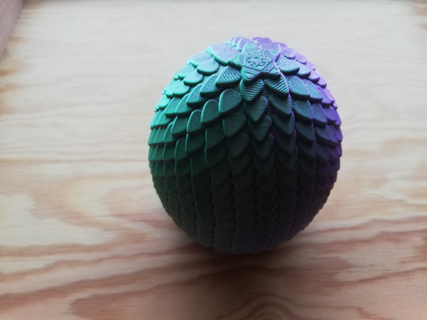 3D Drachen Ei mit Drachenbaby