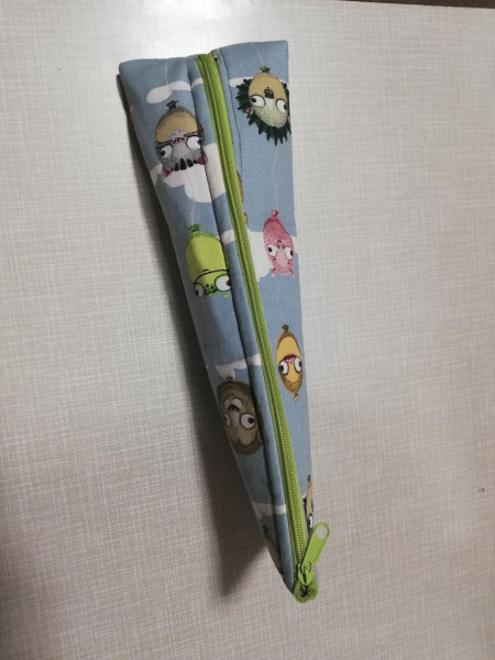 Eine schöne Dreiecksfedertasche