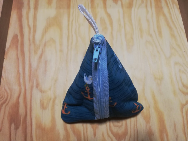 Kleine schöne Dreieckstasche