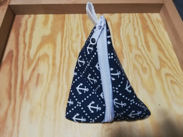 Kleine schöne Dreieckstasche