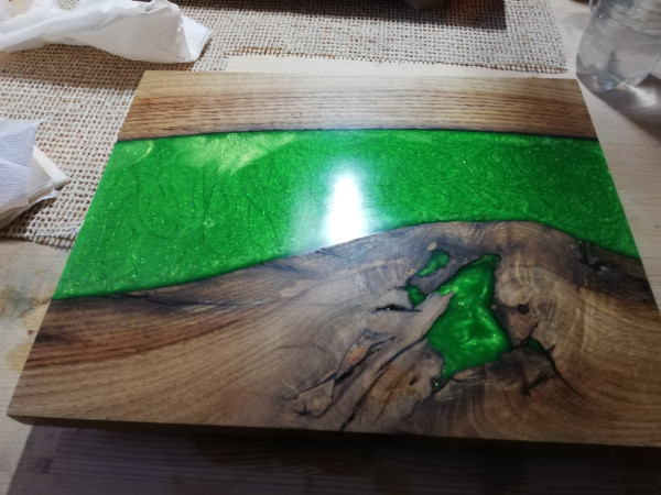 Schneidebretter aus Holz und Epoxidharz
